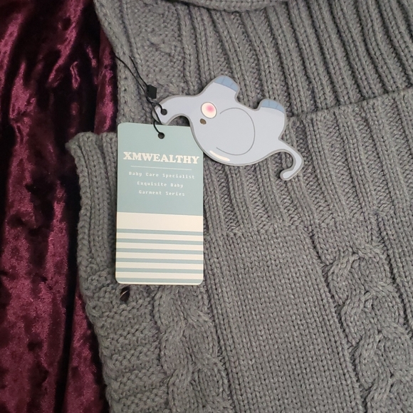 NWT Gray Baby Snuggie - Picture 4 of 5